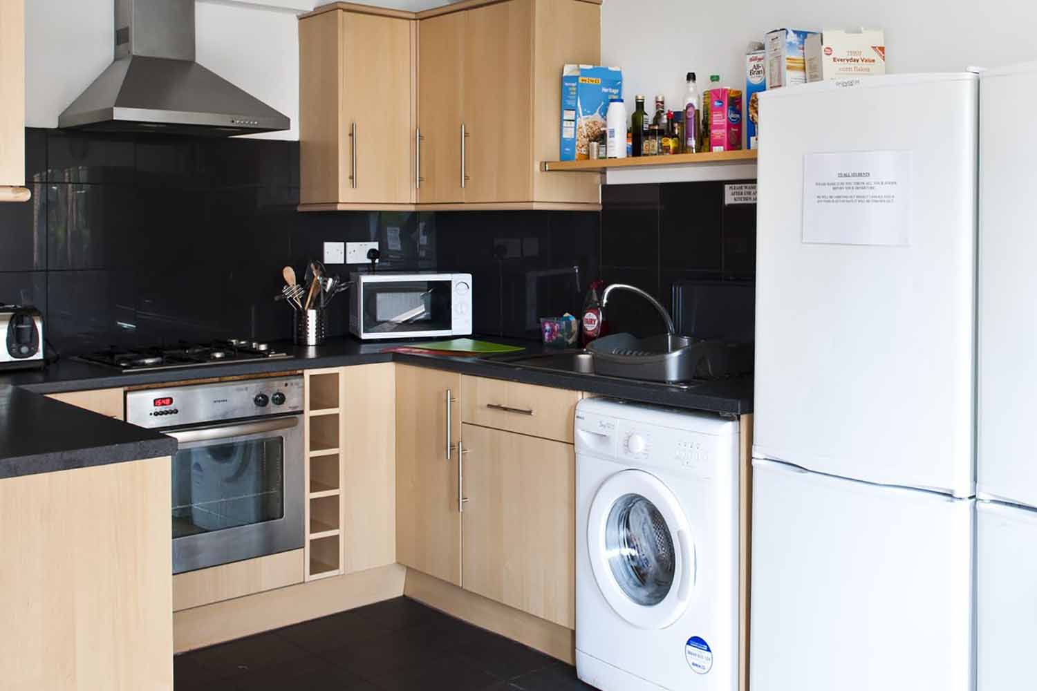 London Central_Acc_Shared apartments_kitchen_02